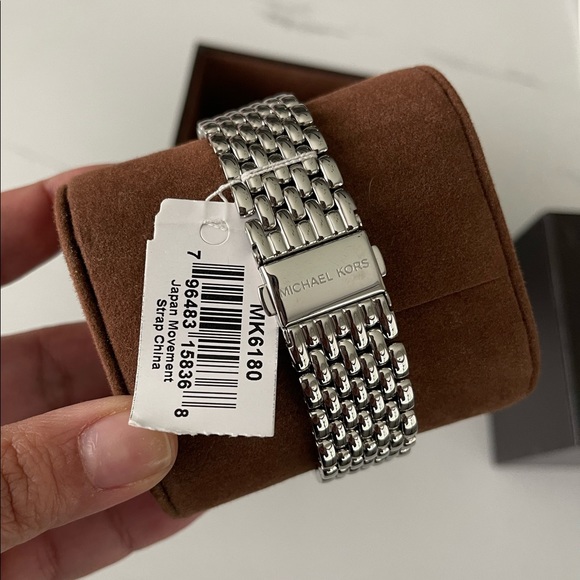 NEW Michael Kors Silver Amelia Watch MK6180 - Picture 9 of 9